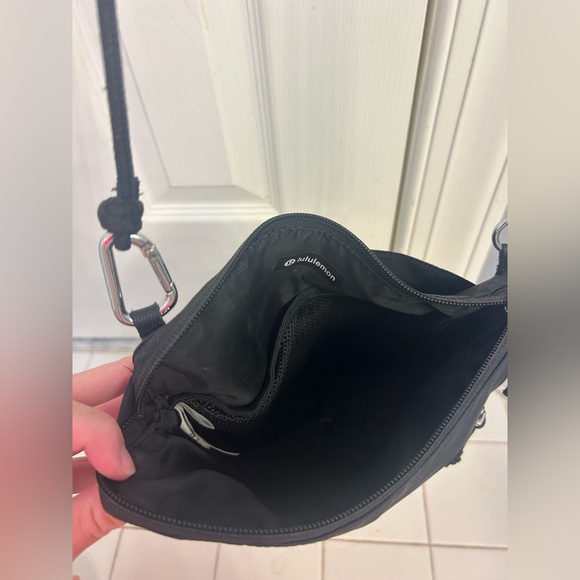 Lululemon patch cross body bag 2.5 L - Picture 3 of 5